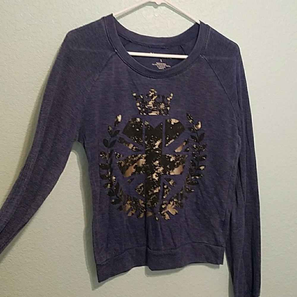 Long sleeve graphic
